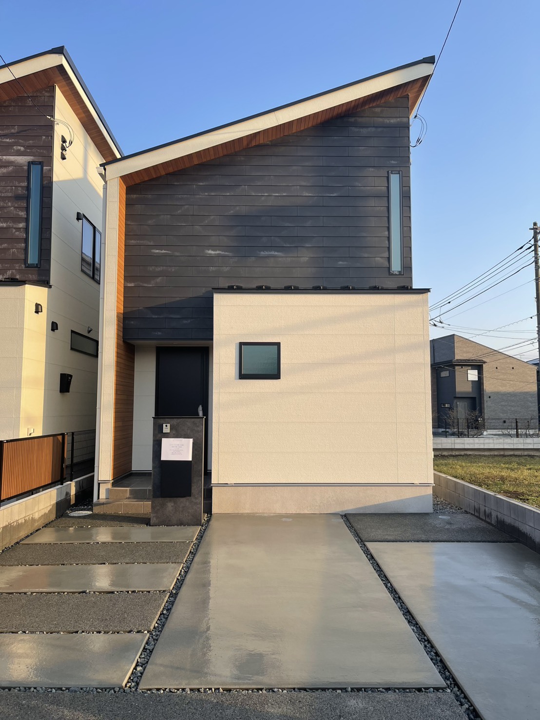 バルコニーの前には、ブルーベリー畑が広がり、視界をさえぎるものがありません！また、バルコニーの奥行は有効で1.2mあるので、ゆったりとしています！